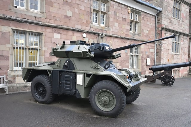 英国fv721"狐狸"装甲侦察车,车体虽小但火力凶悍