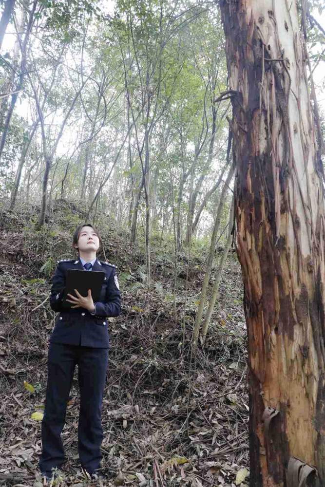 巾帼心向党建功新时代致敬三八妇女节重庆最美女警来了