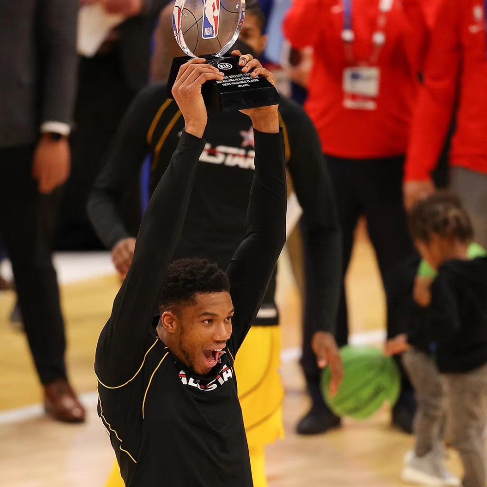 恭喜字母哥获得全明星mvp!