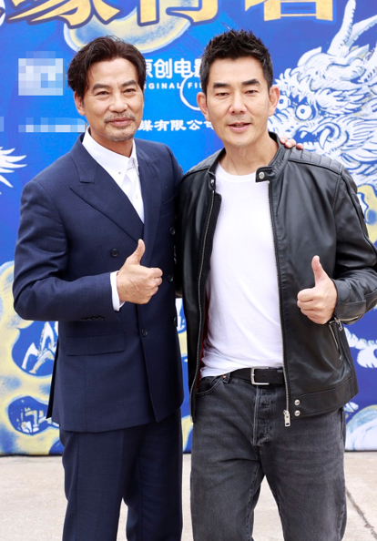 68岁洪金宝减肥失败?体型是任达华两倍大,与小13岁娇妻似两辈人