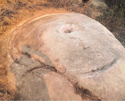 附图四拓片南召县石门乡黑石寨村黑石寨坡圆盘状星象图鸭河工区皇路店