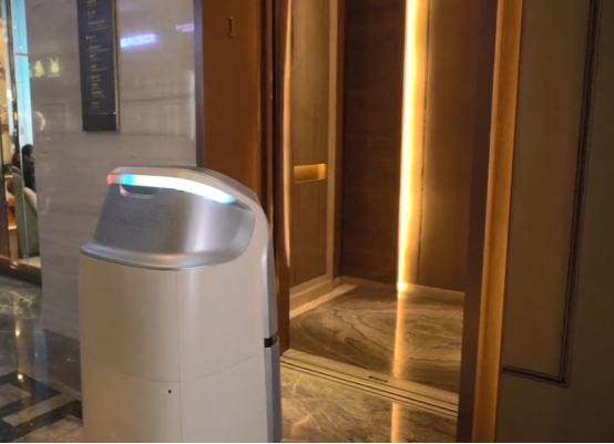 石狮首家石狮荣誉国际酒店引进擎朗智能酒店机器人
