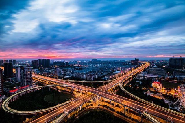gdp破万亿的城市南通_南通市2020年GDP突破万亿,是江苏省第四个GDP破万亿的城市(2)