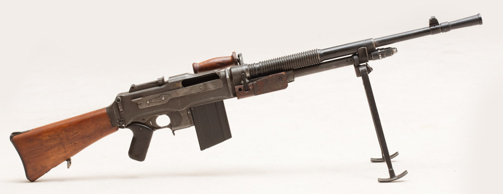 在抗日战争期间我们向比利时购买了8000多挺fn1930轻机枪,该枪在当时