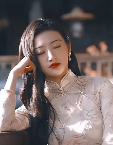 景甜新剧造型令人惊艳,着旗袍身姿妙曼,气质优雅高贵