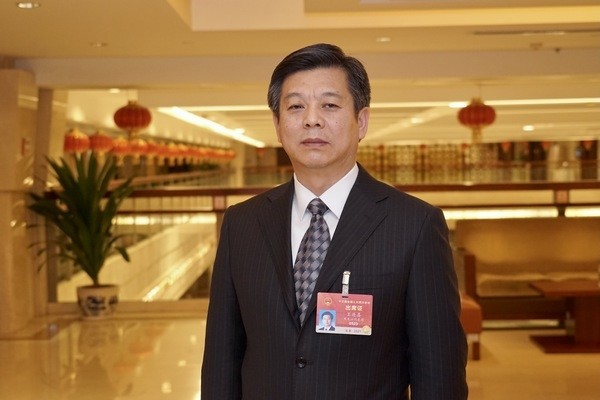 全国人大代表,中国铁路哈尔滨局集团有限公司党委书记,董事长王进喜.