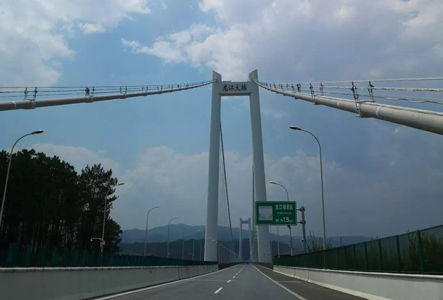 云南此高速公路大桥,投资19亿建了5年成亚洲第一,堪称