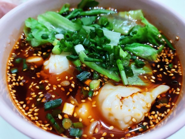开胃的红油抄手,教你馅料调制和包法,香辣过瘾,一大碗