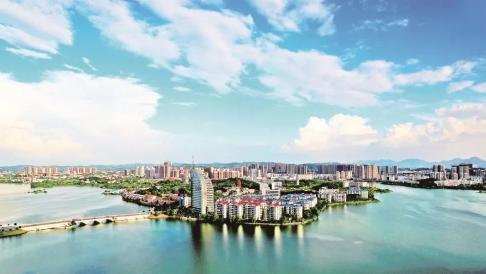 2021年鄂州人口_鄂州高中2011年毕业照