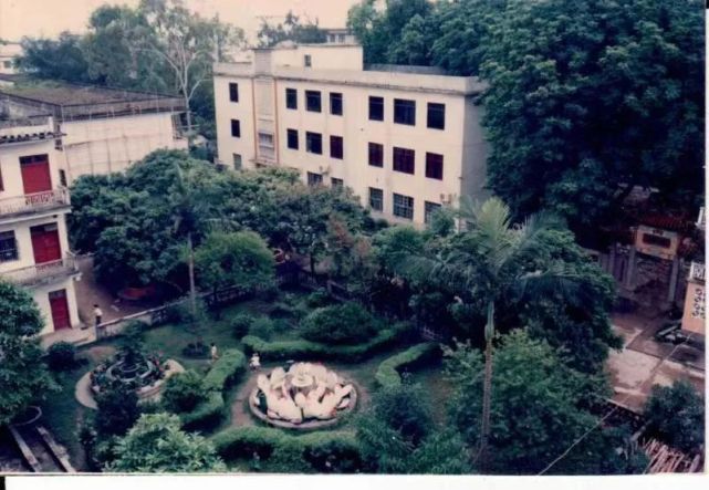 1994年5月,因桂平撤县建市改称桂平市第一中学至今.