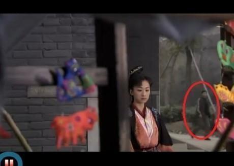 搞笑穿帮:封神英雄榜拜托导演严谨点,这把剑不该出现在商代吧?