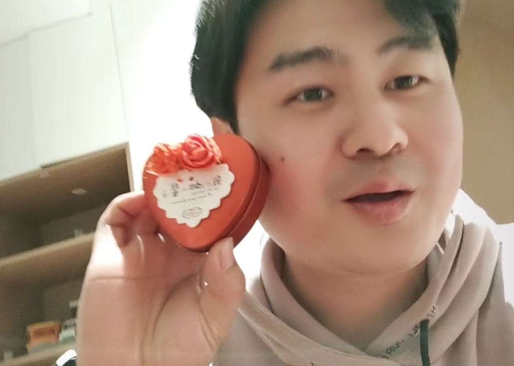 岳云鹏外甥,德云社演员李筱奎深夜晒婚纱照,正式官宣结婚喜讯