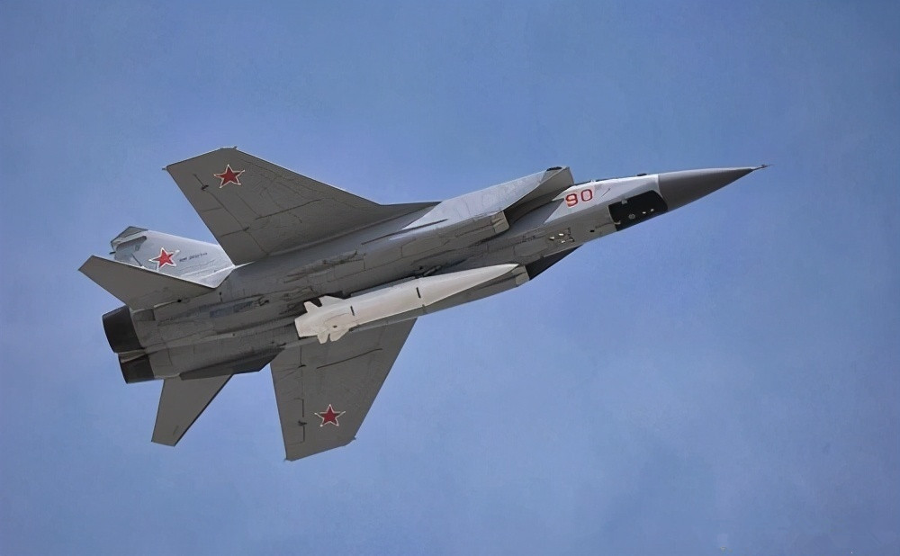 米格-31"猎狐犬"战斗机:飞行速度2.83马赫的"神箭手"