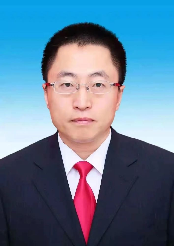 王雪峰当选康巴什区人民政府区长