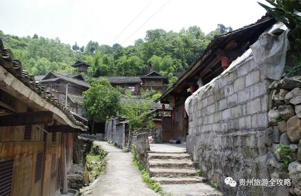 尧上坐落在佛顶山东麓,在石阡县坪山乡境内,主要居住着二千多仡佬群众