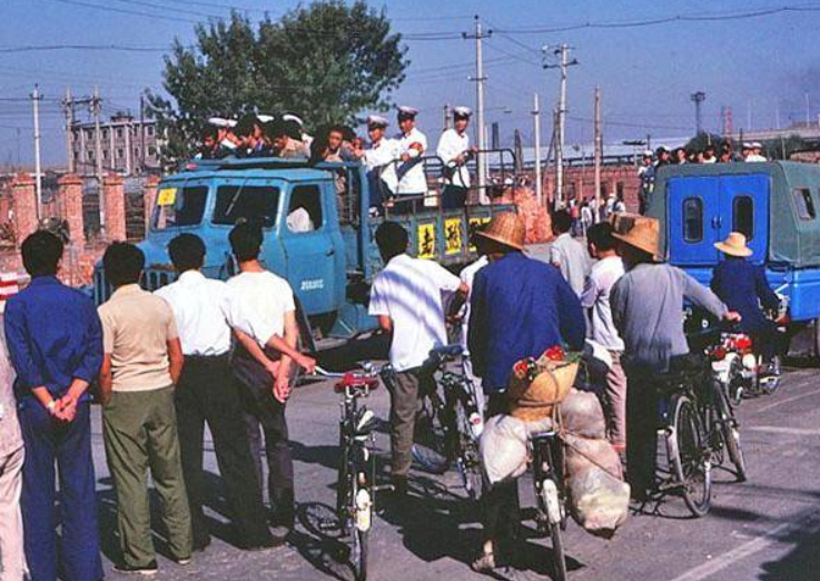 1983年严打期间唐山菜刀队50余人被枪决他们到底做了什么事