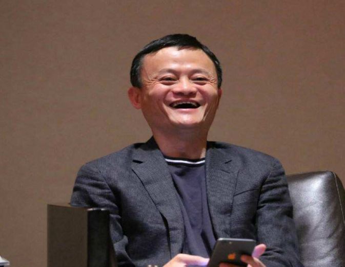 看看马云的儿子马元坤,再看看女儿马雪,网友:基因太强大