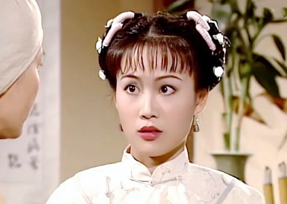 在1997年陈小春版《鹿鼎记》里,饰演的被韦小宝视为"绝色美人"的阿珂