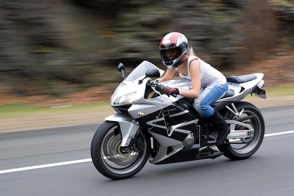 女生也可以酷酷的,适合女生骑行的五款摩托车,建议收藏哦!