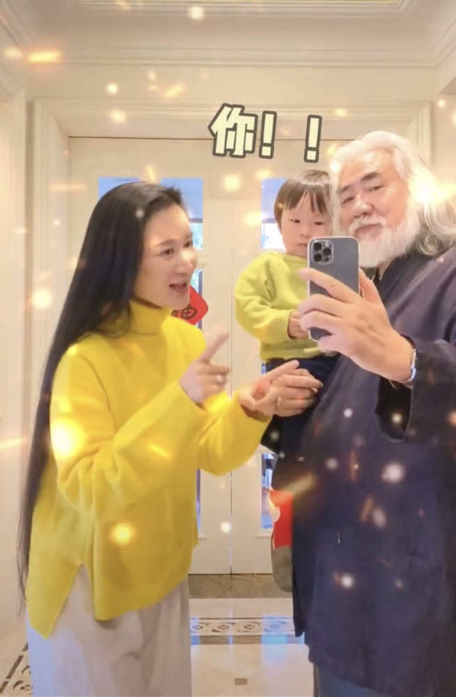 张纪中晒一家三口互动视频被嘲,怒怼网友:发什么都会归结为钱?