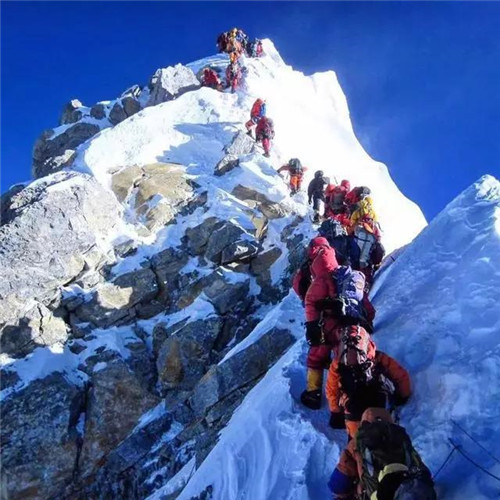 而若要说世界上最难攀登的山峰,恐怕还要数珠穆朗玛峰,它乃喜马拉雅