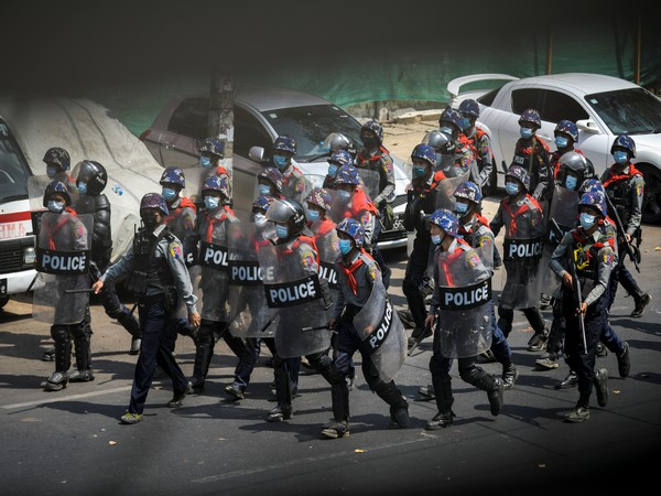 部分缅甸警察拒绝向示威者开枪后逃到印度
