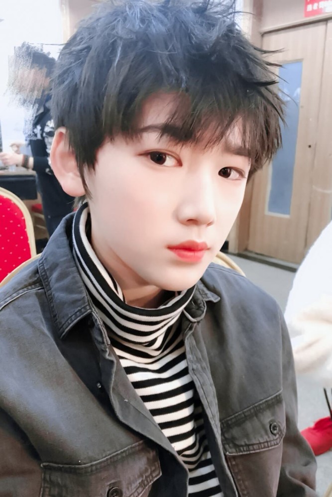 宋亚轩壁纸 | 小海螺请签收今日份壁纸