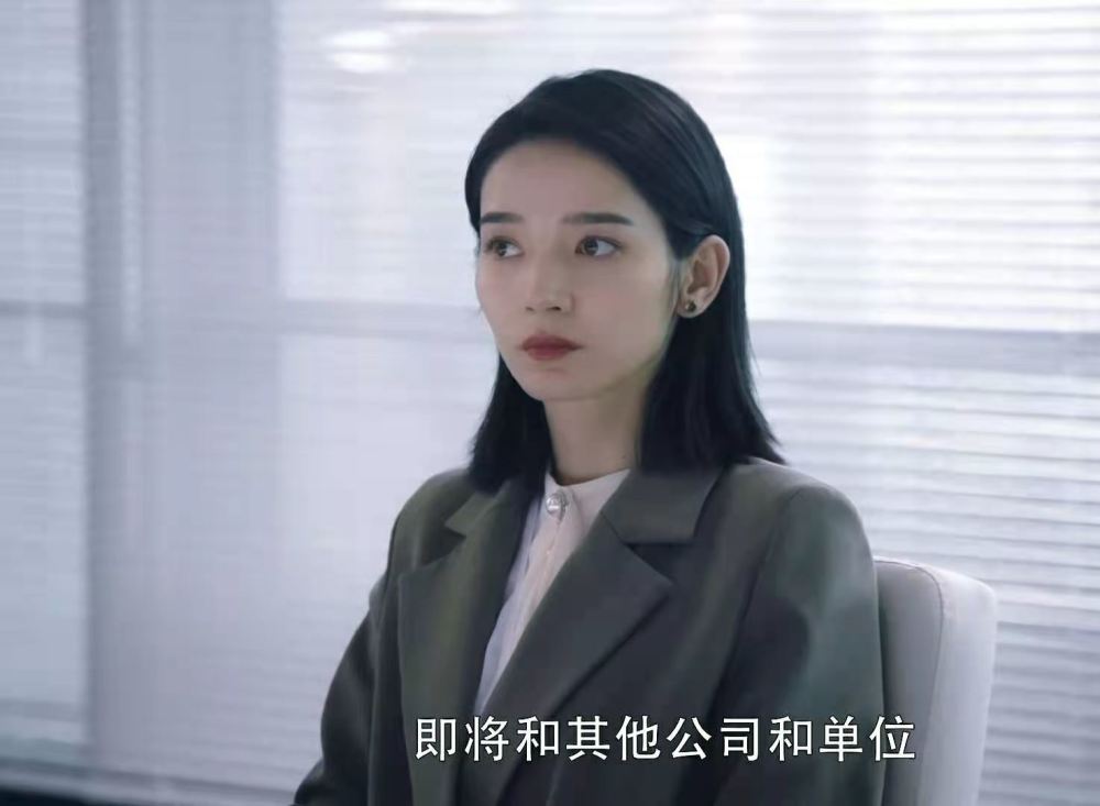 暴风眼苗霏遇事张弛有度冷静可怕可为何越看她越不对劲