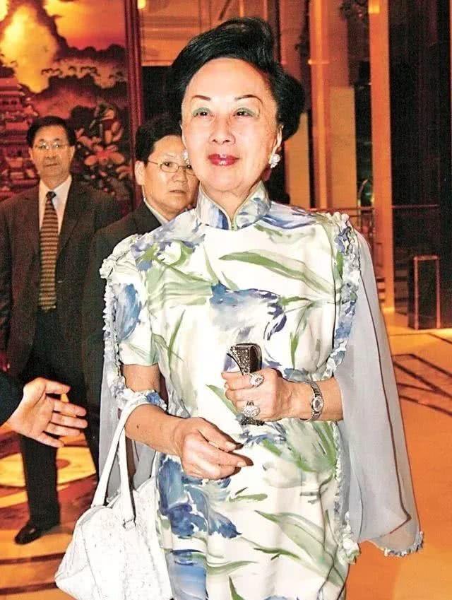 千亿资产留给女儿不给儿子,女儿却嫁给外国人,连孙女也嫁外国人