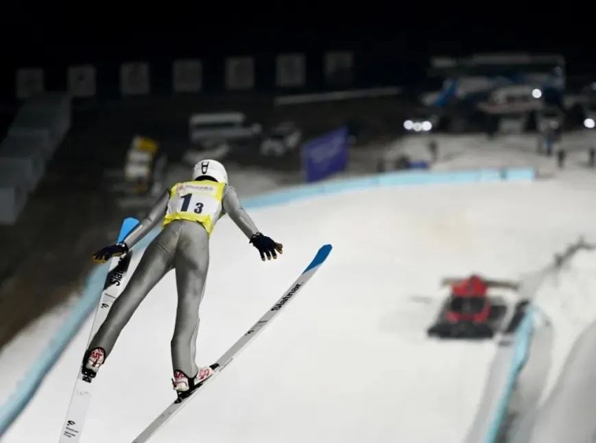 全国跳台滑雪锦标赛宋祺武表现出色