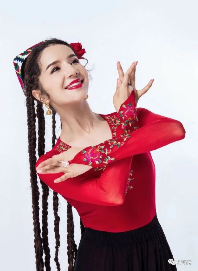 新疆维吾尔族舞蹈基本动作有哪些 维吾尔族舞蹈常见类别