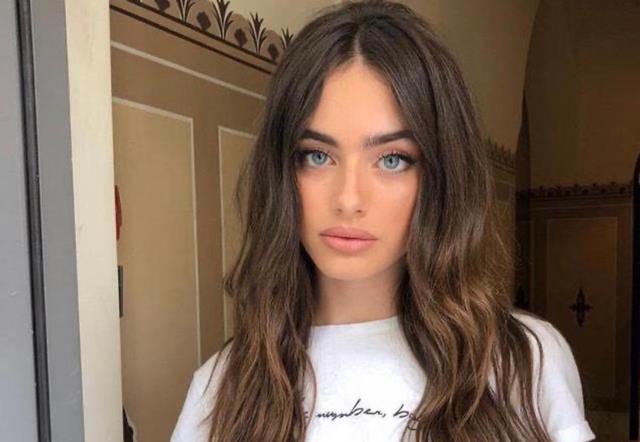 以色列19岁少女拿下全球最美面孔第一长相精致身材迷人