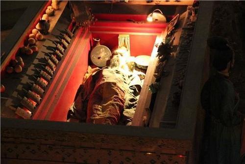 一颗石榴树却揭开2000年谜团,专家:秦陵地宫找到了,开启需等待