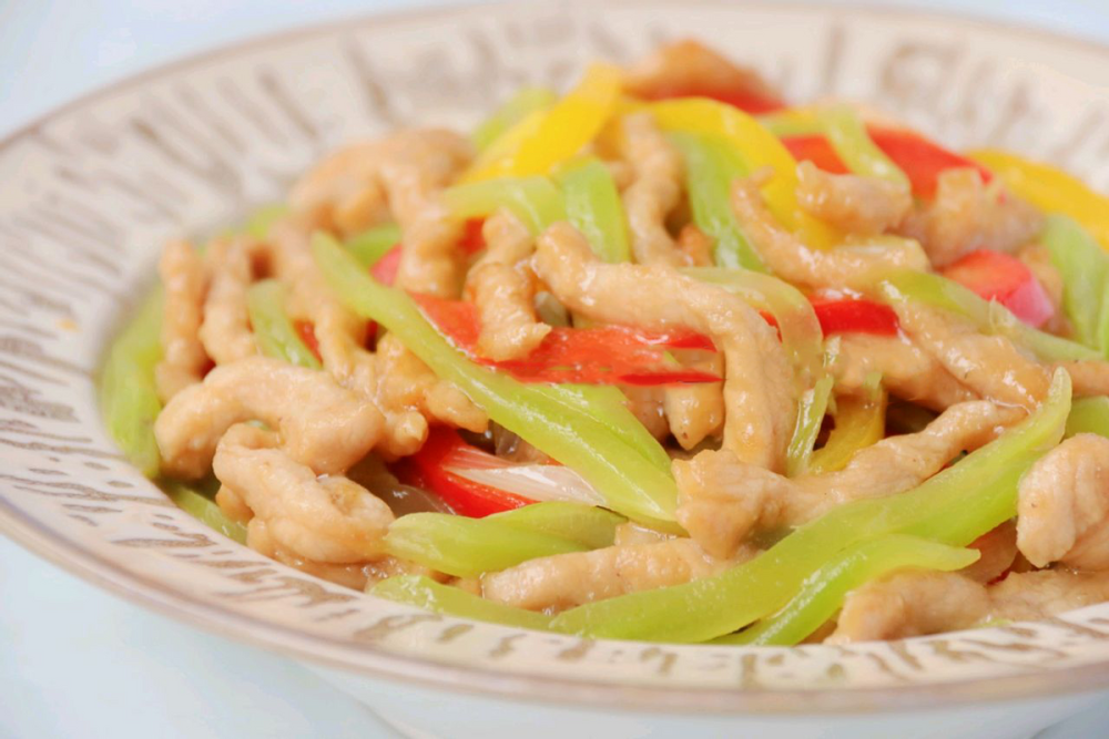 莴笋炒肉丝这样做,色香味俱全,孩子们特喜欢