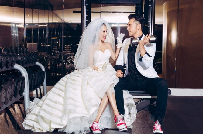 情侣带婚纱_婚纱情侣头像(3)