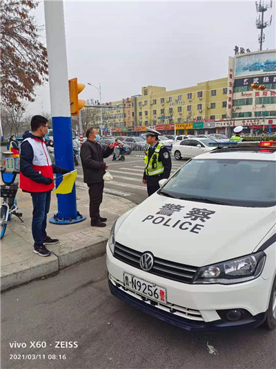 一波三折!民警帮助迷路老人重返医院