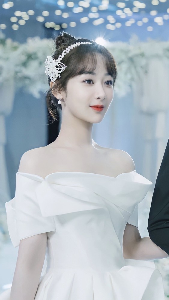 女明星婚纱造型:杨紫娇俏,赵丽颖耍酷,迪丽热巴秀曲线