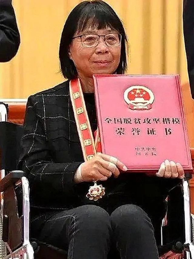 这是2020年感动中国十大人物颁奖晚会上,写给张桂梅校长的颁奖词.