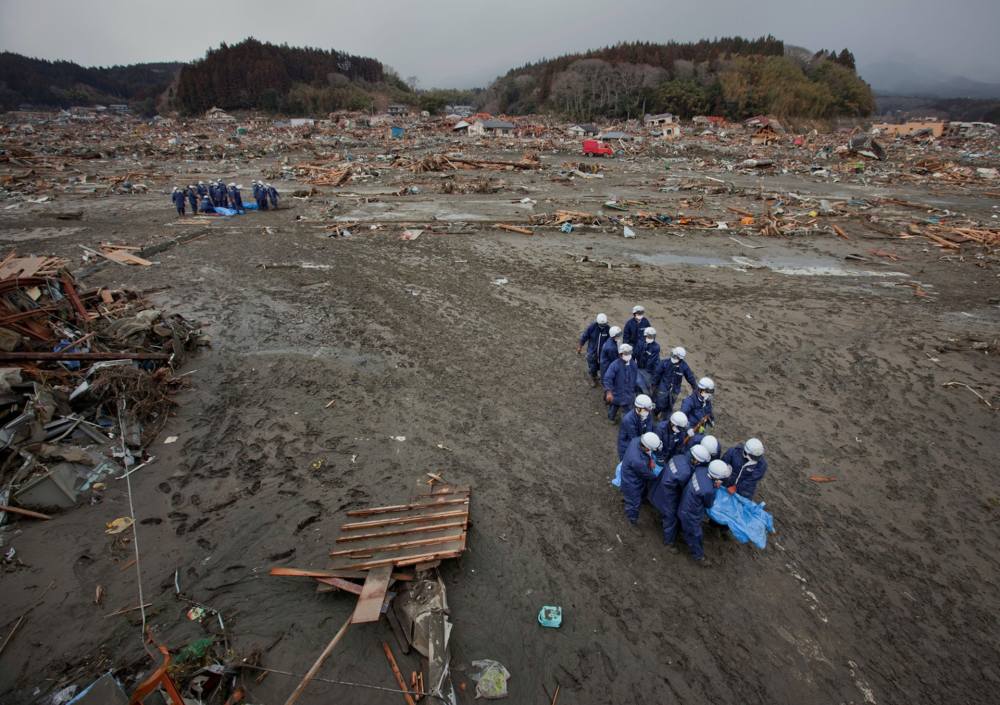 日本311十周年:9级地震引发海啸核泄漏,照片回顾无情的灾祸_腾讯新闻