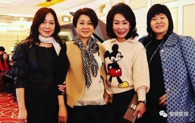 百亿阔太梁安琪亮相,戴两千围巾站c位,为赌王生下5子终生未婚