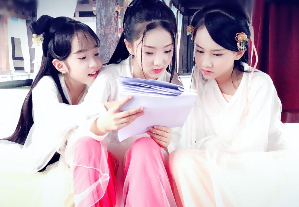 这部《宝贝有戏之小仙女》由钟奕儿,周芷莹,陶奕希,郭飞歌,周漾玥