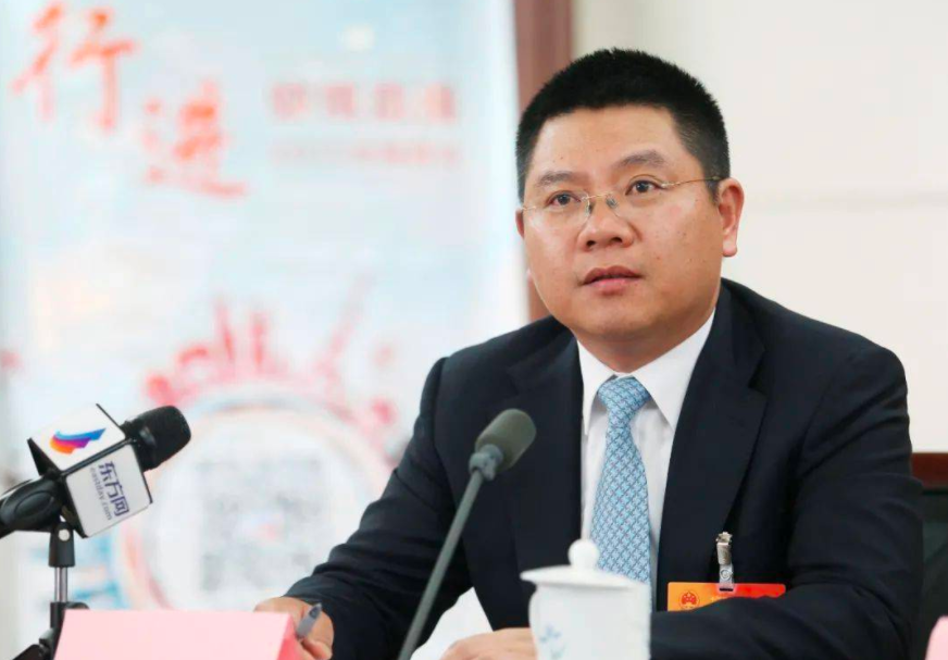 王均金   中国企业家俱乐部理事,均瑶集团董事长