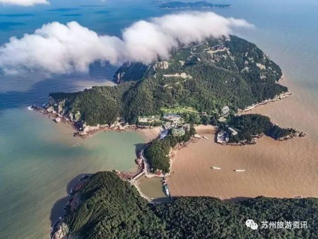 大鹿岛孤悬在烟波浩瀚的东海,距玉环坎门港6海里.