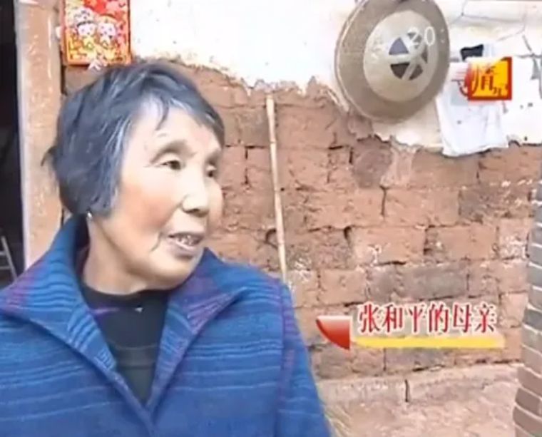 50岁老农民学越南话,带6万元去越南,半年后,娶回23岁越南姑娘