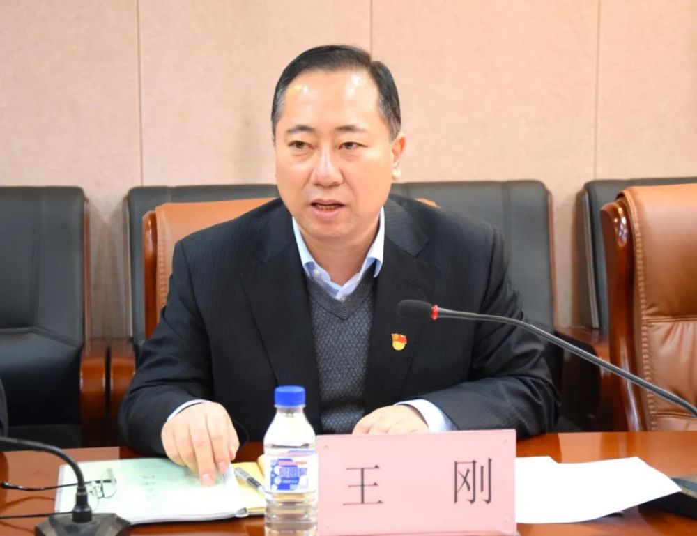 市十八届人大五次会议代表建议交办会召开