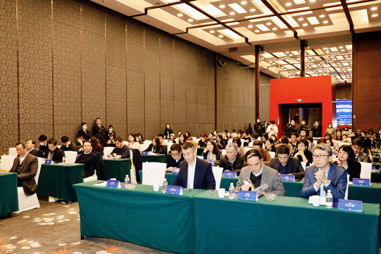 美腕公司创始人戚振波表示,近年来,中国美妆护肤市
