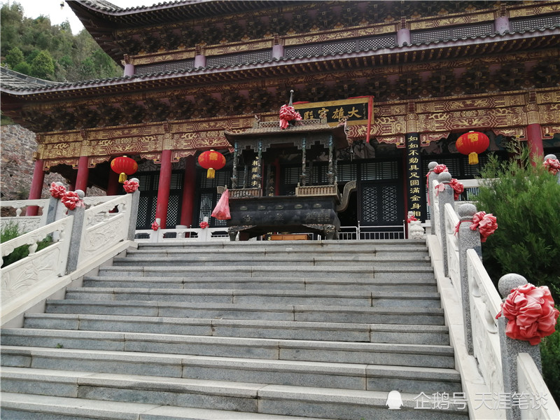 清凉之地龙岩寺,不经意间的偶遇,苍岩山下溪水潺