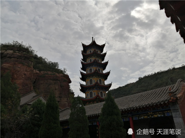 清凉之地龙岩寺,不经意间的偶遇,苍岩山下溪水潺