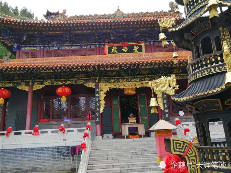 清凉之地龙岩寺,不经意间的偶遇,苍岩山下溪水潺