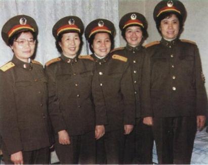 中国第一位女中将:如今90岁依然在世,父亲是最后去世的开国元帅
